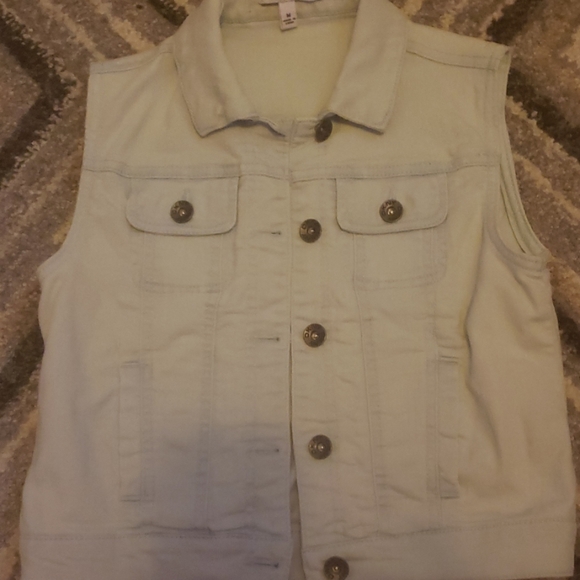 DKNY Jean outfit - Picture 3 of 5